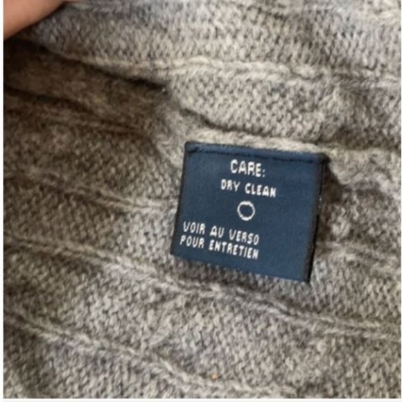 Ralph Lauren V-Neck Wool Cable Knit Sweater - Picture 8 of 12